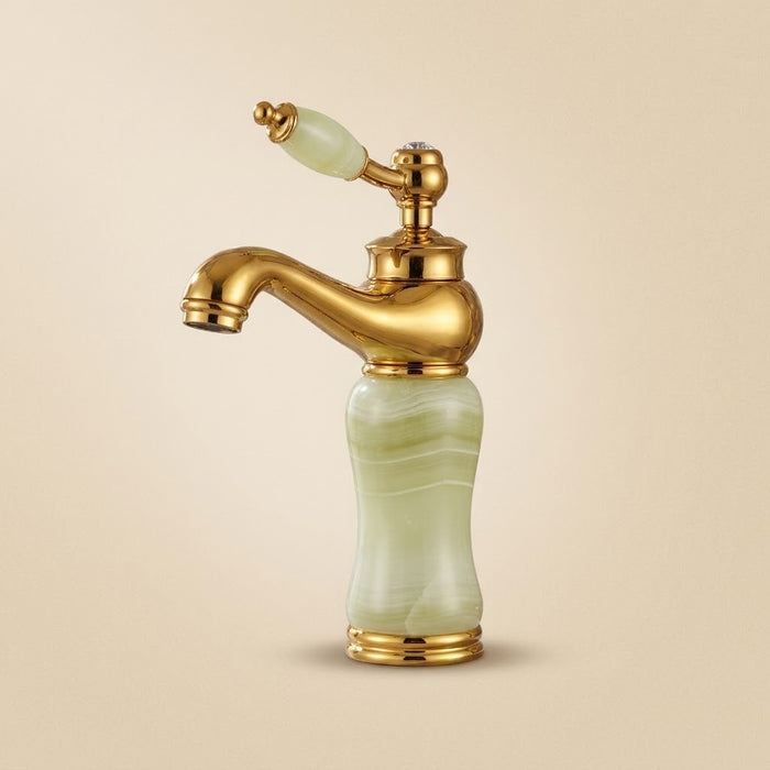 Jade, robinet en laiton doré et jade